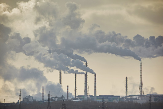 アジア女性の髪と頭皮は過酷な環境にさらされている