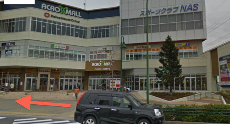 1.新鎌ケ谷駅を出て正面、アクロスモールを左へ直進。